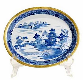 English Porcelain Blue Willow Pattern ca 1800 with a gilt edge